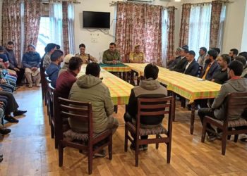 SSP Ganderbal chairs meeting with various stakeholders in Sonamarg