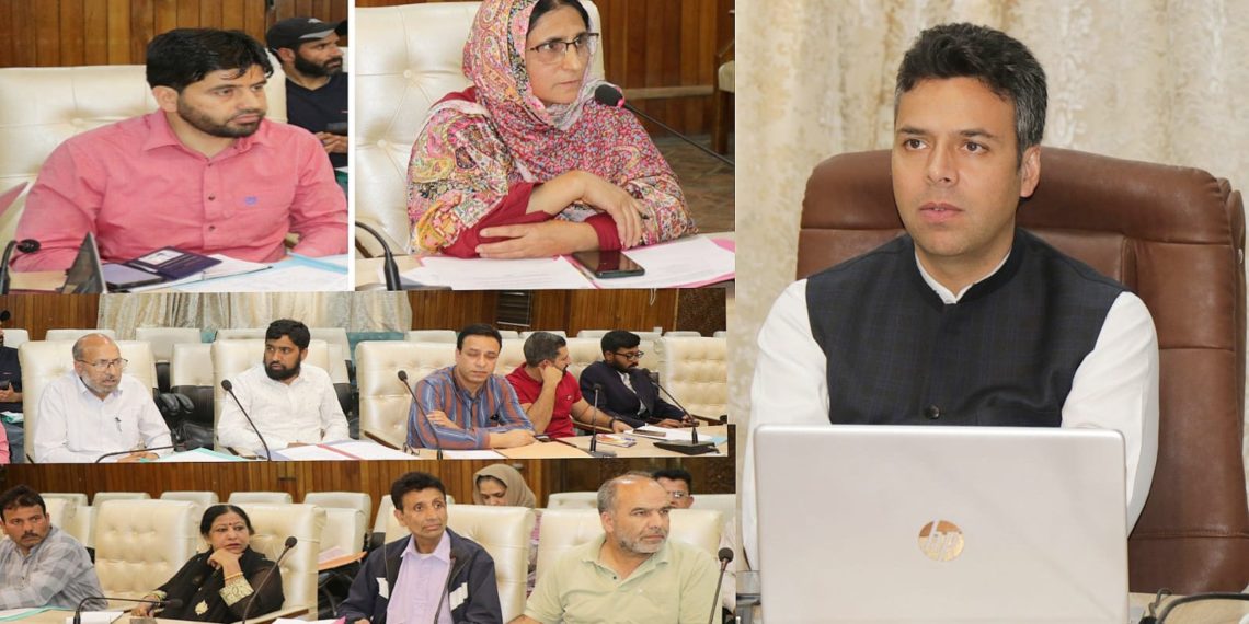 DC Srinagar reviews implementation of PM Vishwakarma scheme