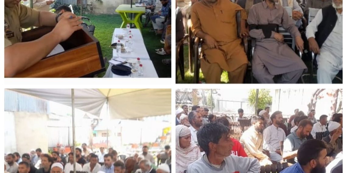 Police facilitates PCPG meeting in Handwara