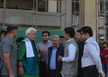 Lt Governor inspects progress of SASB’s Office & Yatri Niwas at Pantha Chowk