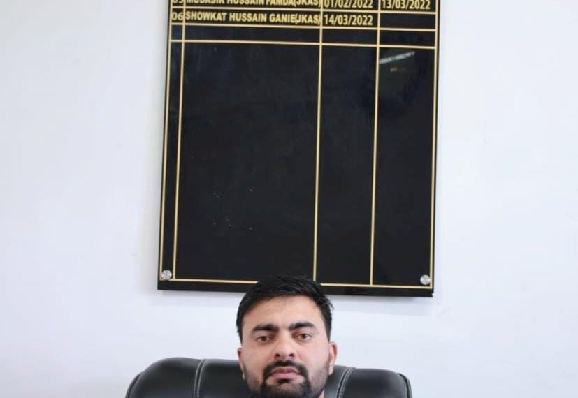 Aadil Manzoor Wani (JKAS) assumes  charges as DIO Bandipora