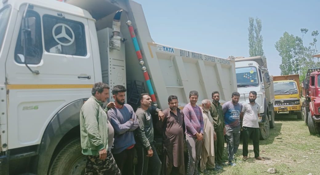Police seizes 9 vehicles involved in illegal mining in Baramulla; Arrests as many drivers