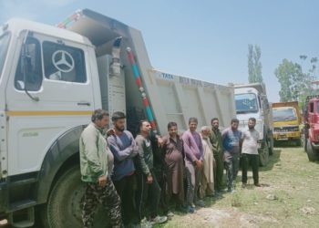 Police seizes 9 vehicles involved in illegal mining in Baramulla; Arrests as many drivers