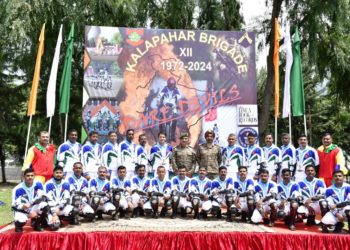 INDIAN ARMY ‘DARE DEVILS’ MOTORCYCLE RIDERS TEAM PERFORMS AT KALAPAHAR GROUND IN URI