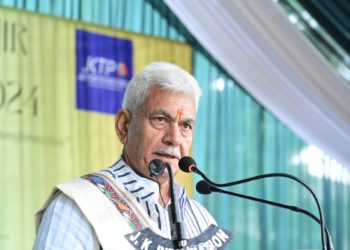 Lt Governor inaugurates J&K Trade Show 2024 in Srinagar