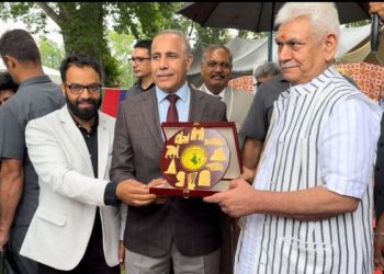 Lieutenant Governor Manoj Sinha Honored at Trade Fair 2024 in Srinagar by Dr. Touseef Ahmed and Iraq Federation President