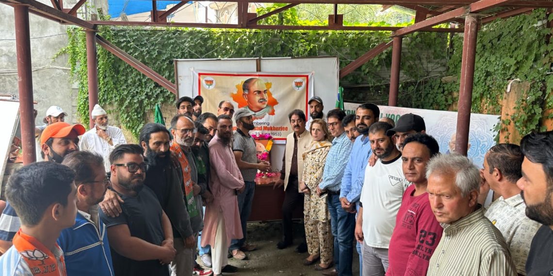 Bharatiya Janata Party Srinagar unit paid rich tributes to Dr. Shyama Prasad Mukherjee on his 71st Balidan dewas.