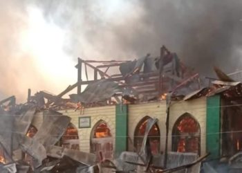 Historic Bazar Masjid, several houses, shopping complexes gutted in Bohri Kadal