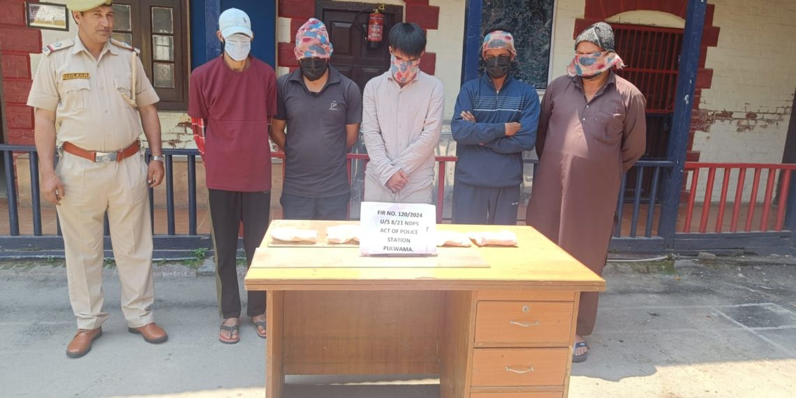 Police arrests 05 notorious drug peddlers in Pulwama