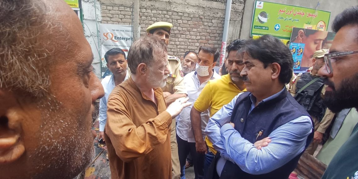 BJP Unit Srinagar reaches out to Bohri kadal Fire victims