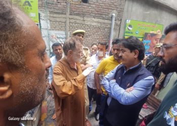 BJP Unit Srinagar reaches out to Bohri kadal Fire victims