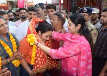 Amarnath ji pilgrims accorded rousing reception at Udhampur