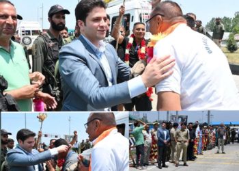 SANJY-2024: Kulgam Admin & locals accord warm welcome to first batch of Yatries at Navyug Tunnel