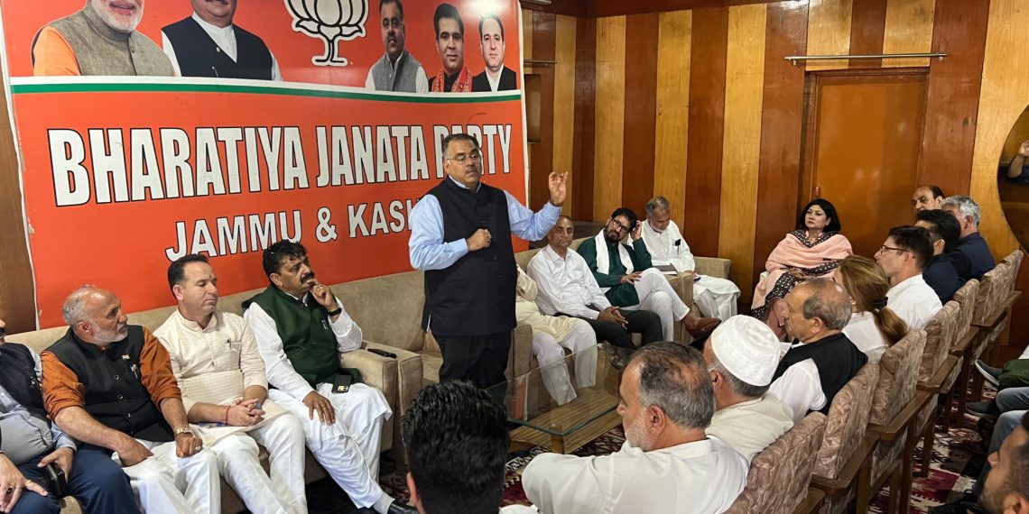 Tarun Chug Addresses Party Leaders in Srinagar, Calls Year 1975 a Blot on History.