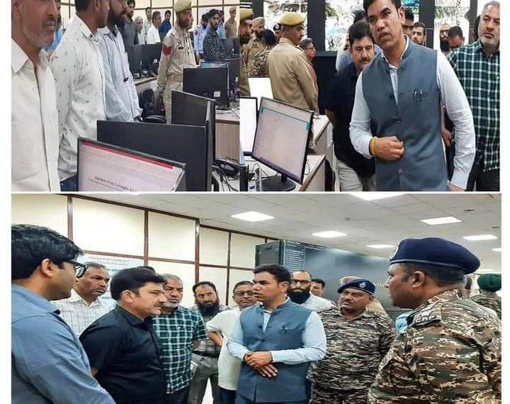 Div Com visits Integrated Control & Command Centre, HMT Srinagar