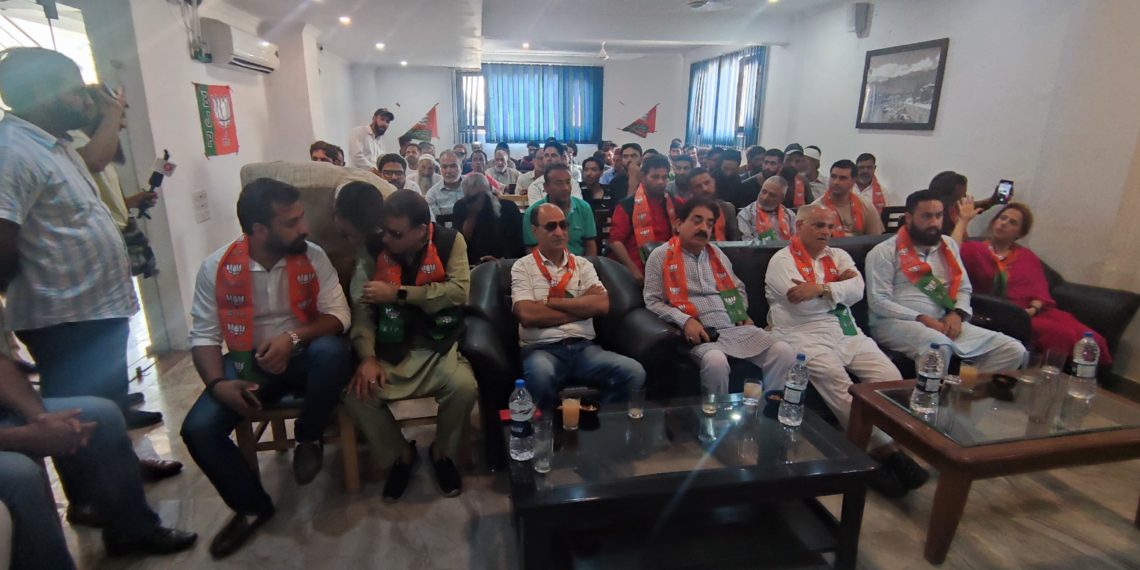 PM Modi’s 111th ‘Mann Ki Baat’ | Ashok Koul and Party Workers Attend Episode in Rajbagh, Srinagar