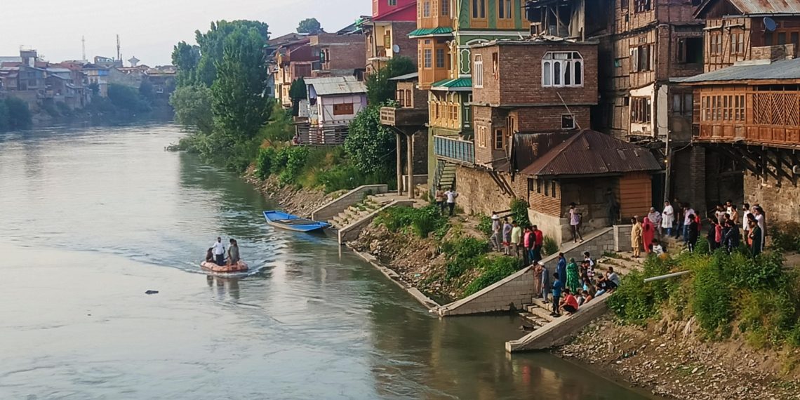 Teenage Boy Drowns in River Jhelum while Swimming
