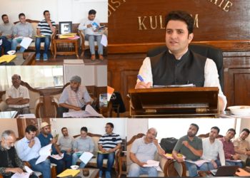 DDC Kulgam assesses progress of various Urban Sector projects