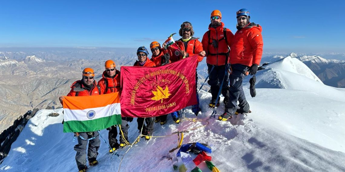 JIM AND WS TEAM MEMBERS SUCCESSFULLY SUMMITED   PEAKS IN THE LADHAK REGION