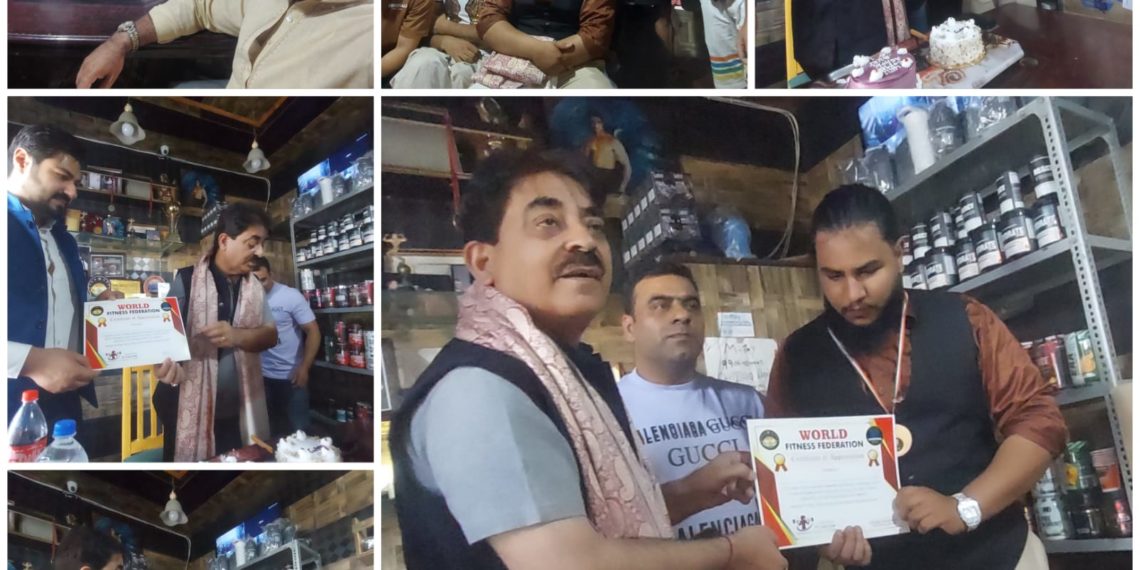 Shri Ashok Bhat District President BJP Srinagar participated in a prize distribution function as a chief guest.