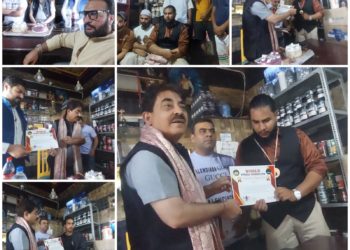 Shri Ashok Bhat District President BJP Srinagar participated in a prize distribution function as a chief guest.