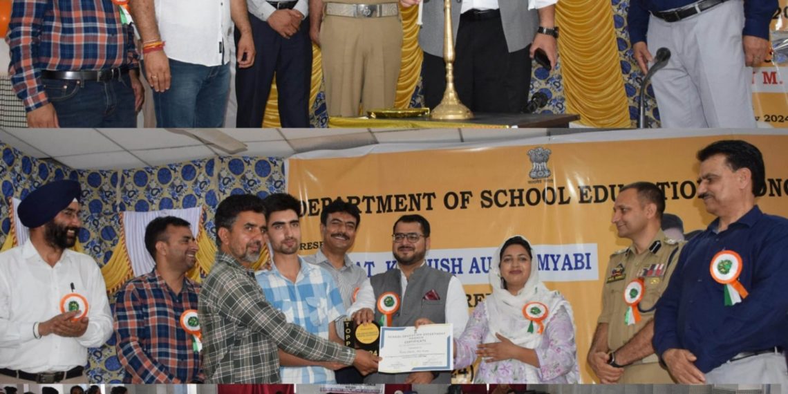 Department of School Education Poonch felicitates 36 meritorious students, 6 schools