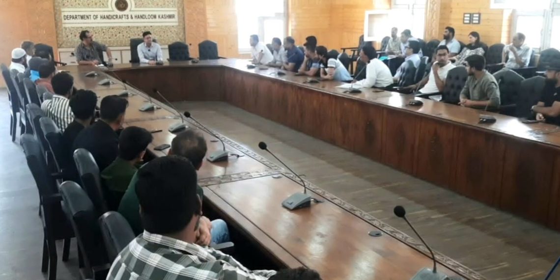 Srinagar Gears Up to Embrace World Craft City Recognition:  Dir Handicrafts Meets Dealers