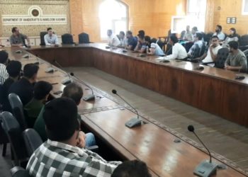 Srinagar Gears Up to Embrace World Craft City Recognition:  Dir Handicrafts Meets Dealers