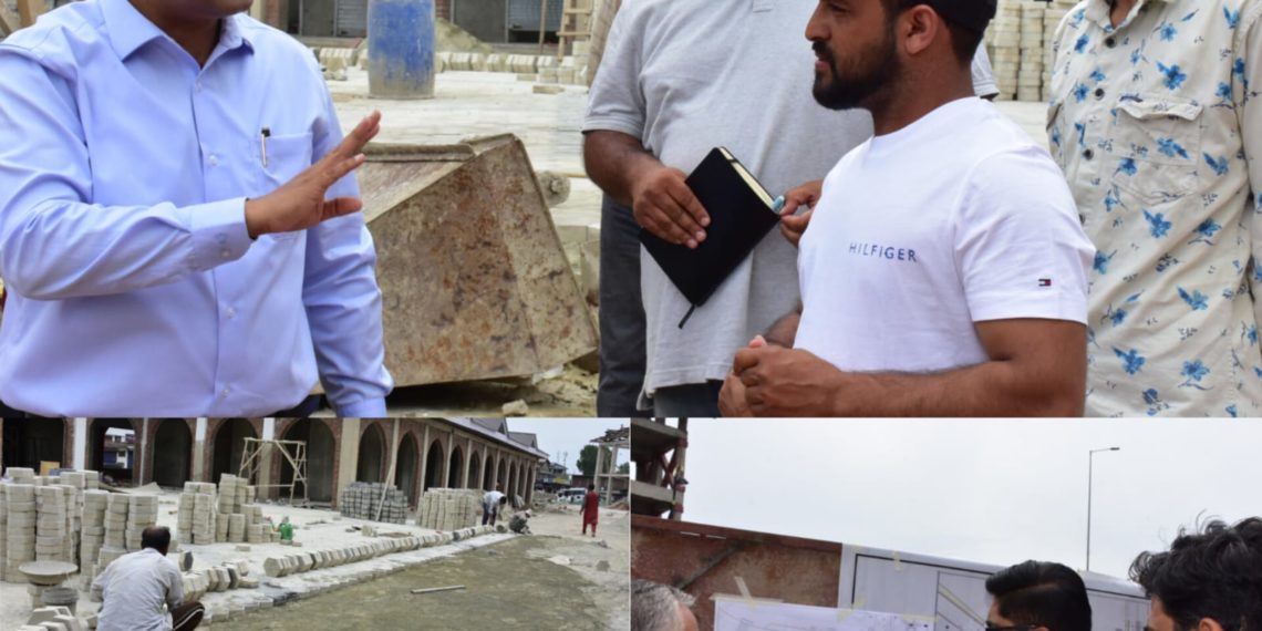 CEO Smart City tours Souq Market Batamaloo & Jehangir Chowk Junction; reviews progress of projects