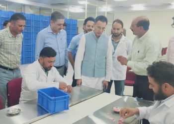Union MoS visits India International Kashmir Saffron Trade Centre, Pampore