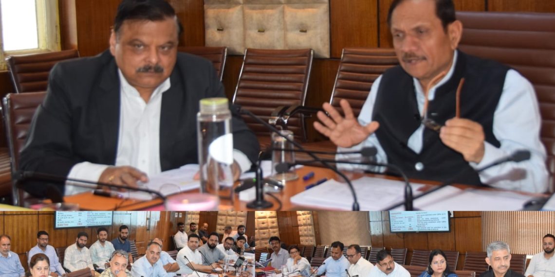 Advisor Bhatnagar reviews performance of School Education Deptt
