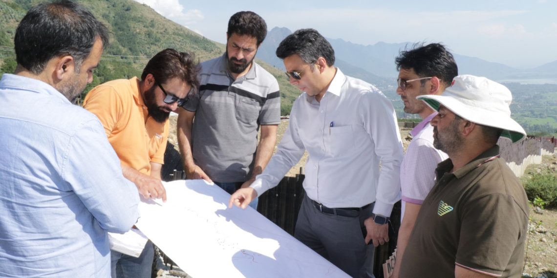 DC Srinagar conducts visit of Khimber & Chaterhama; inspects ongoing development projects