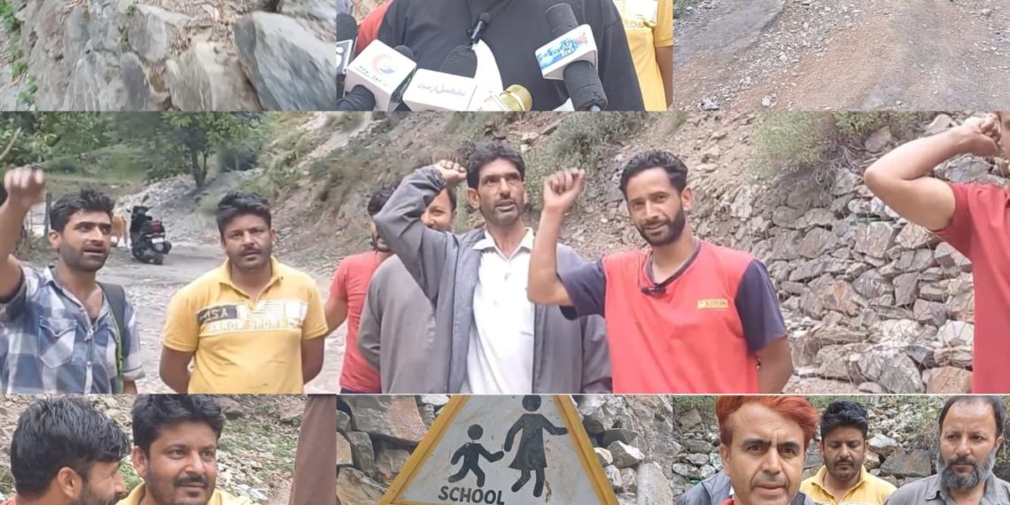 Protests Erupt in Karnah, Kupwara Over Deteriorating Road Conditions.