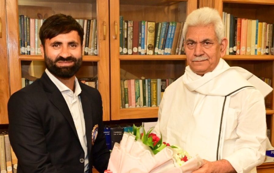 International Cricketer Parvez Rasool calls on Lt Governor