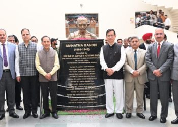 Chief Justice unveils Mahatma Gandhi bust inside High Court Complex