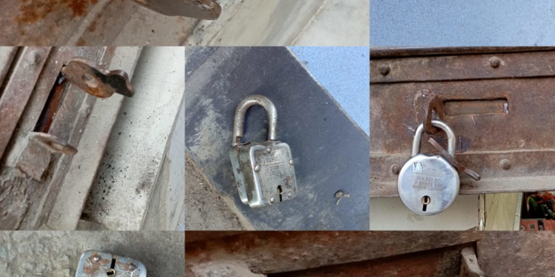 Unidentified Burglars Loot Shops in Sopore Town