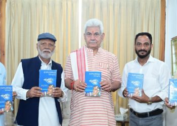 Lt Governor releases Mushtaque Barq’s books “Zarf Zargar” & “Exploring Vimal’s Rahi”