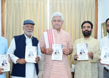 Lt Governor releases Mushtaque Barq’s books “Zarf Zargar” & “Exploring Vimal’s Rahi”