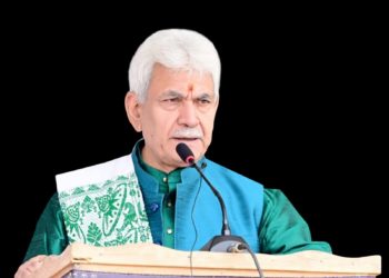 “Awaam Ki Awaaz”: Lt Governor pays homage to bravehearts of Kargil War