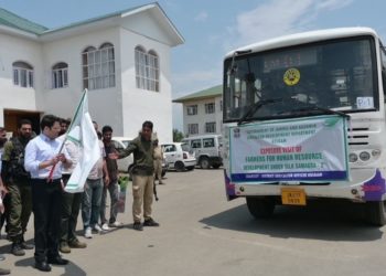 DC Kulgam flags-off 30 farmers for exposure tour to CSR&TI Pampore