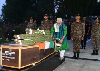 Lieutenant Governor Shri Manoj Sinha laid wreath and paid homage to Naik Dilwar Khan