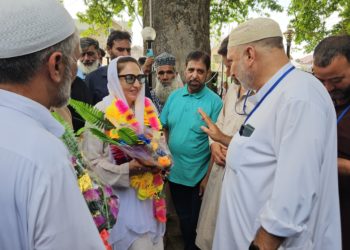 Dr Darakhshan participates in the Annual Urs at the Sufi shrine of Lala Baba Sahib (RA) in Srinagar