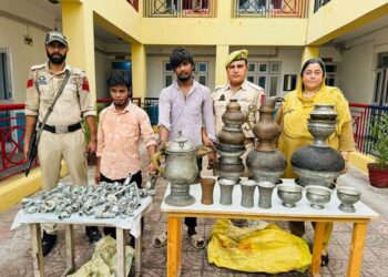 Burglary case solved and stolen property worth ₹150,000 recovered by Police Post Bathindi , Jammu