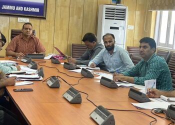 Comm Secy S&T reviews progress on saturation of Solar Rooftops on Government buildings across J&K