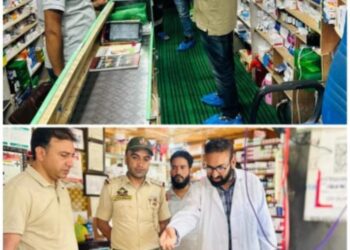 Baramulla Admin inspects Medical Stores