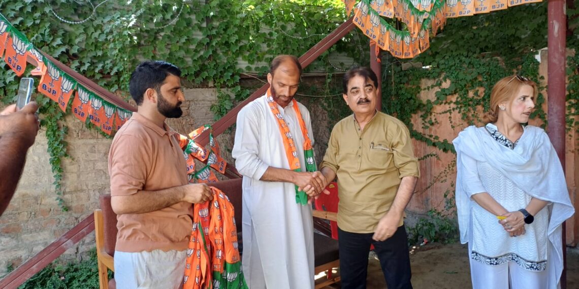 Prominent Citizens and Senior Residents Join the hands with BJP in Srinagar