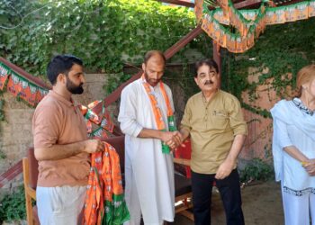 Prominent Citizens and Senior Residents Join the  hands with BJP in Srinagar