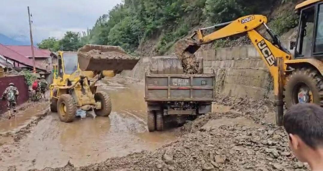 CLOUD BURST ON SRINAGAR-SONAMARG-GUMRI ROAD: BRO PROJECT BEACON RESPONDS SWIFTLY