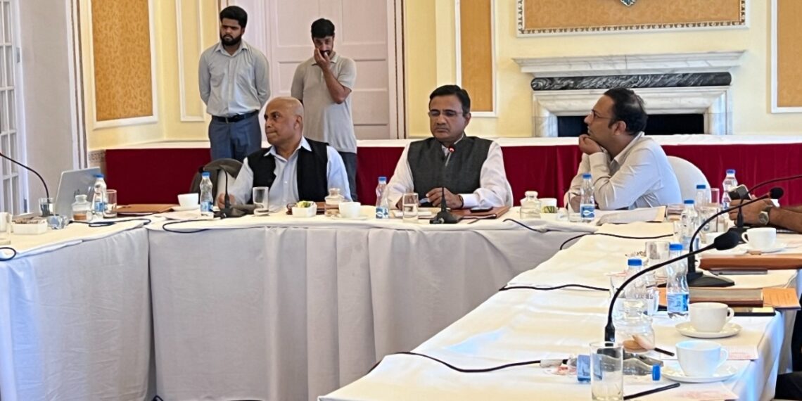 5th FC chairs high-level meet on functioning of PRIs, ULBs in Srinagar
