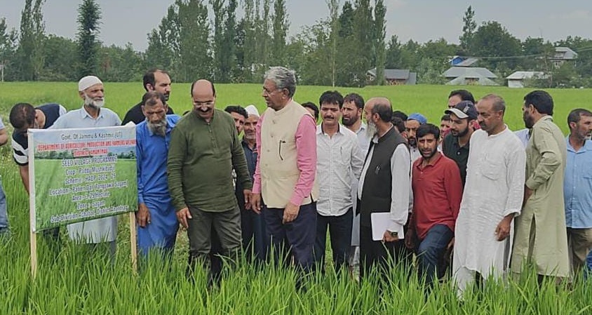 Chairman UT Lavel Apex Committee for HADP visits south Kashmir districts